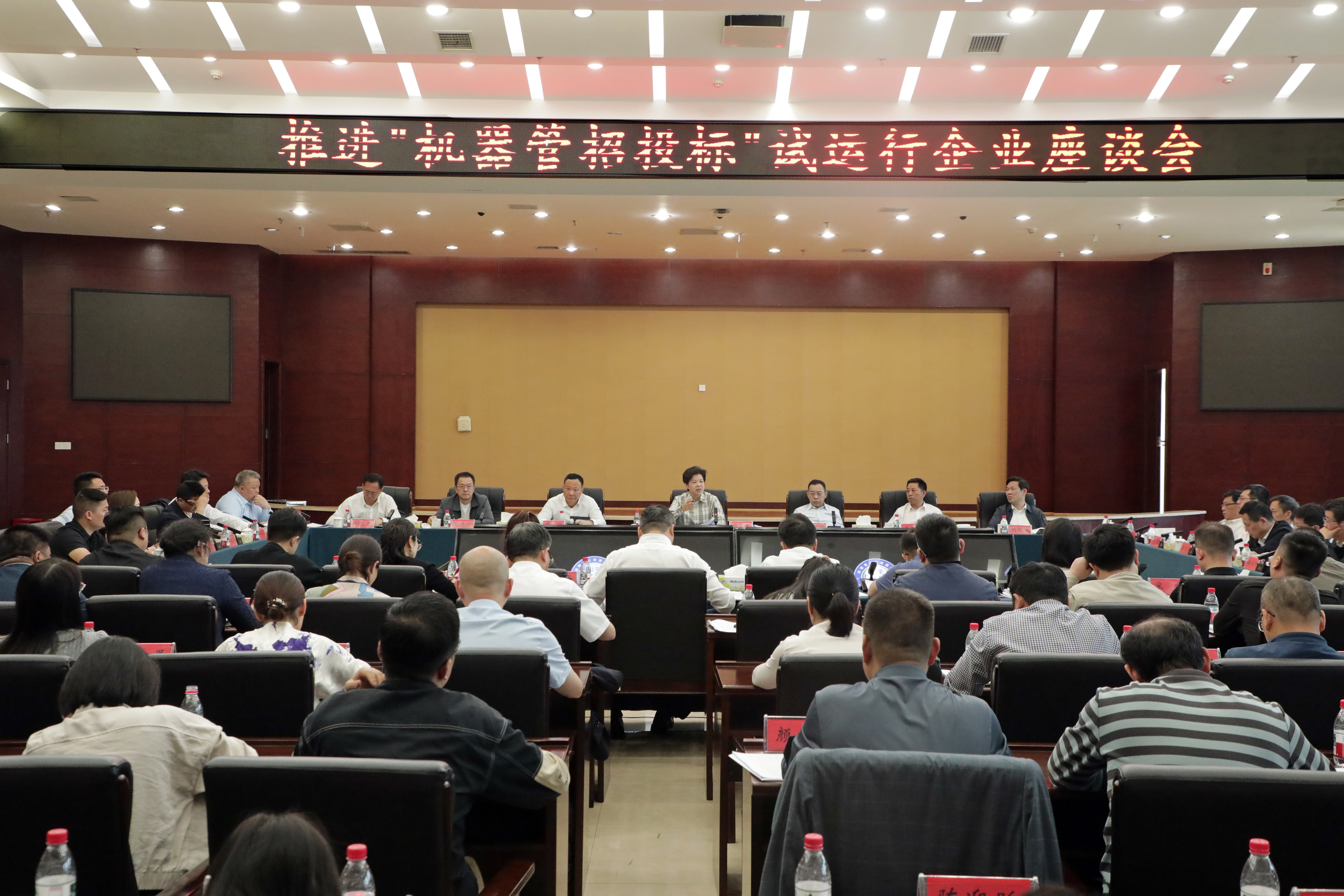 张迎春在推进“机器管招投标”试运行企业座谈会上强调 坚持刀刃向内 大胆改革创新 大力营造更加公平健康的市场环境